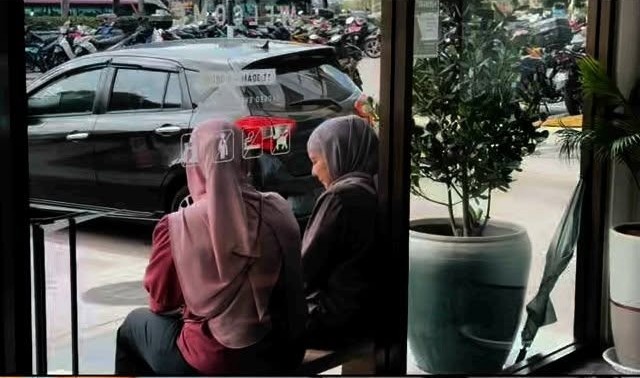 Customers at the front of Thamada Village Larkin